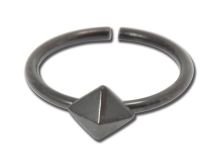 Anello in acciaio nero flessibile con motivo a diamante