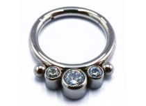 Anello a cerniera in titanio modello sterile 3 Strass bianco | Itc